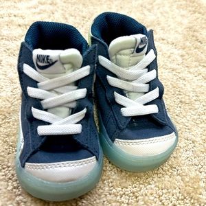 Blazer mid ‘77 (td) size 4 boys Nike